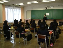 中学1年　4月8日（金）教室　クラブ見学ツアー 001.jpg