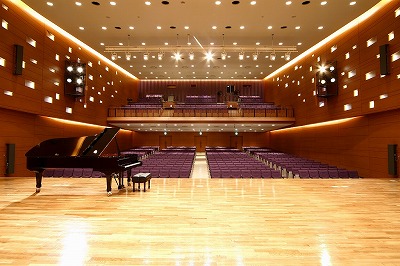 本町講堂ホール.jpg